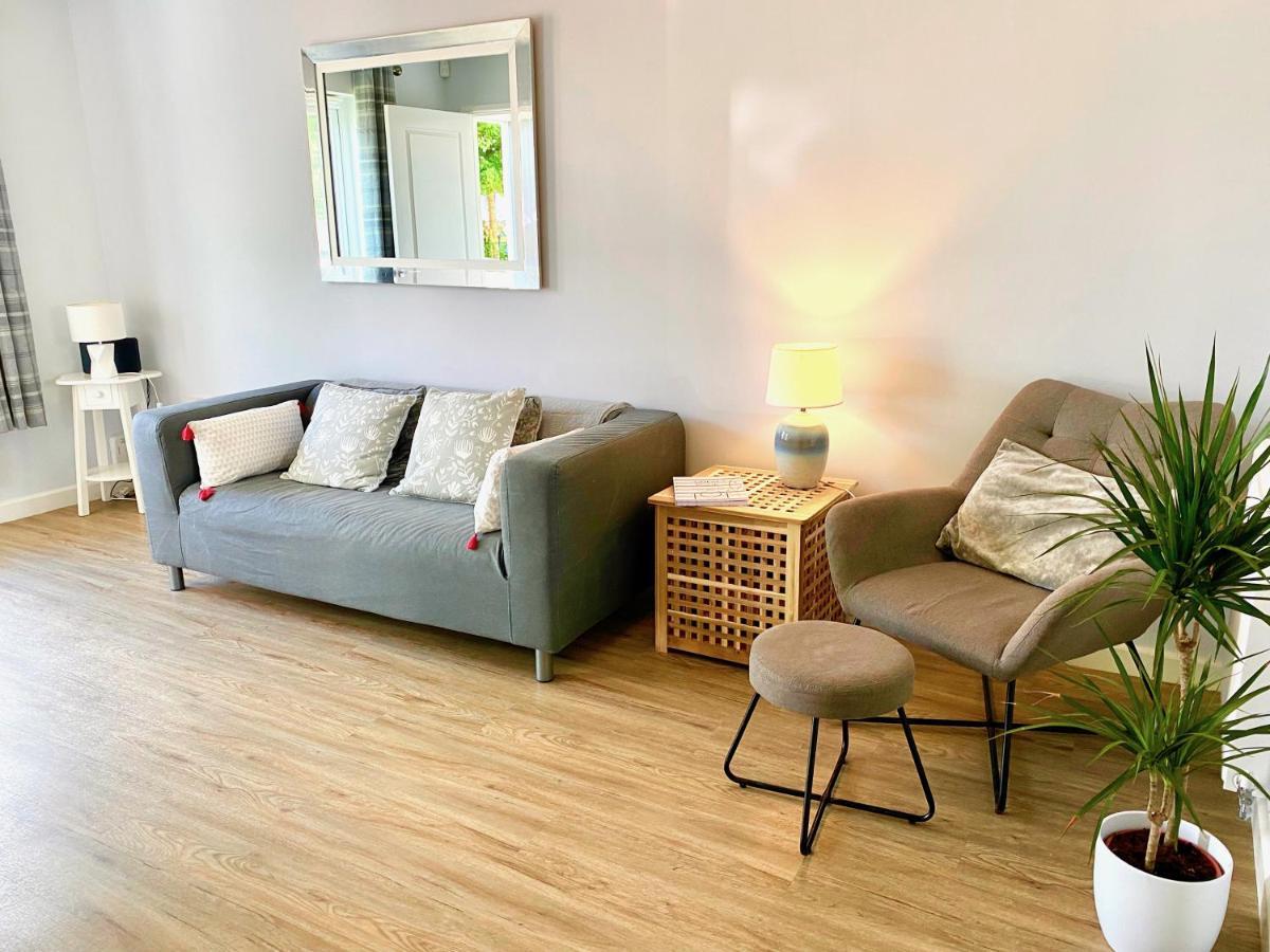 Lovely 2 Bedroom, 2 Bathroom House With Parking. プリマス エクステリア 写真